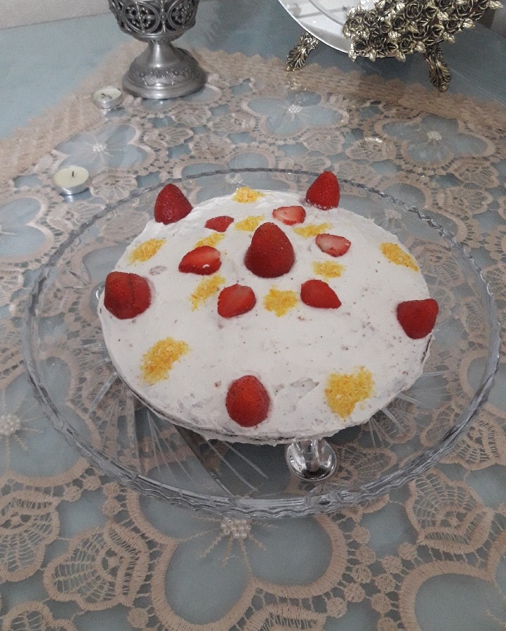 کیک خامه ای ساده خودم پز برا خواهرشوهرم که تازه دیپلمشو گرفته بود