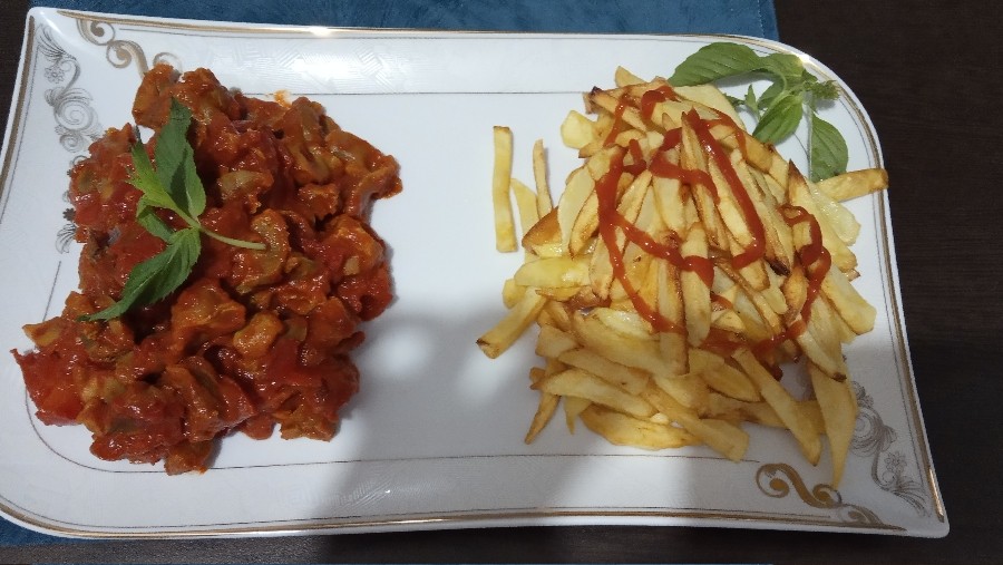 خوراک سنگدون وسیب زمینی سرخ کرده?