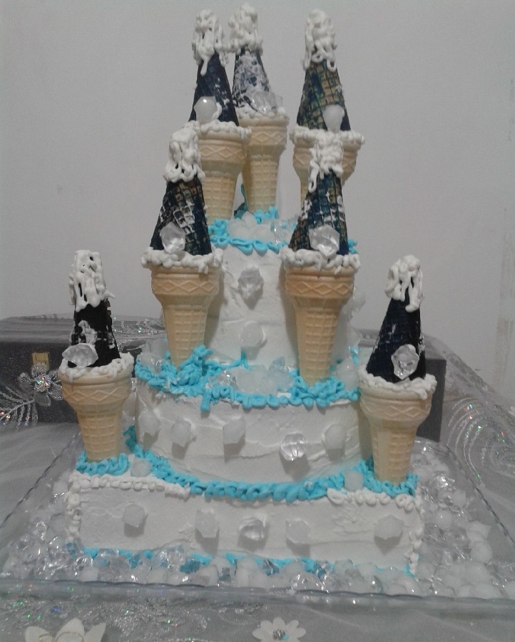 عکس کیک قصر ملکه برفی