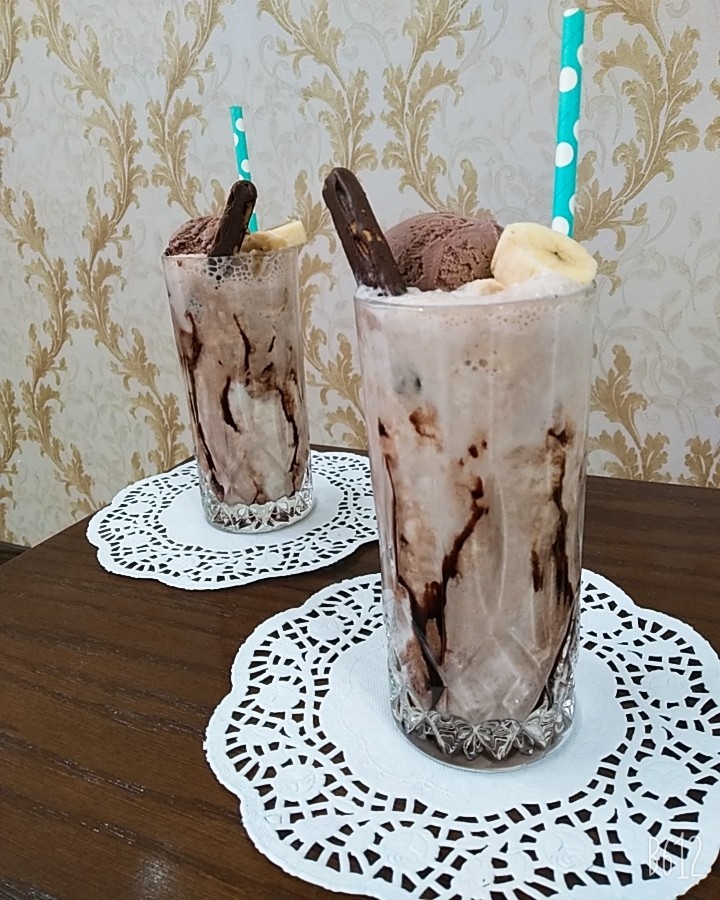 عکس شیک موز با بستنی شکلاتی 