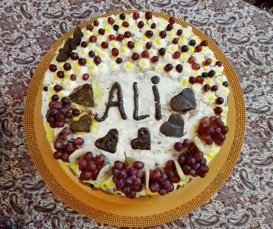 کیک تولد همسرم .سه لایه ازموز و گردو خامه