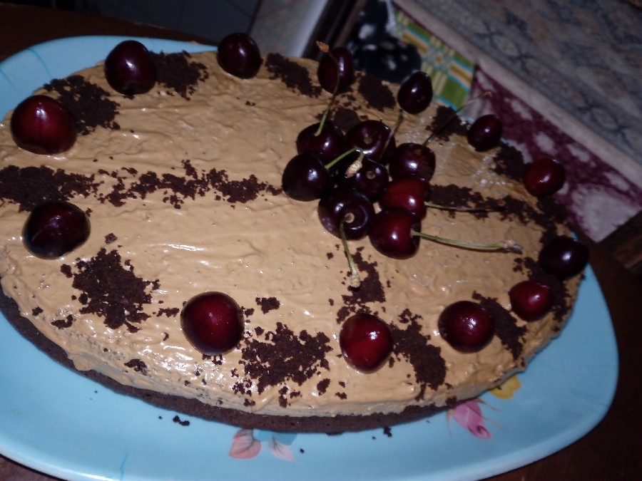 تولدم مبارک کیک کاکائویی با روکش کاپچینو