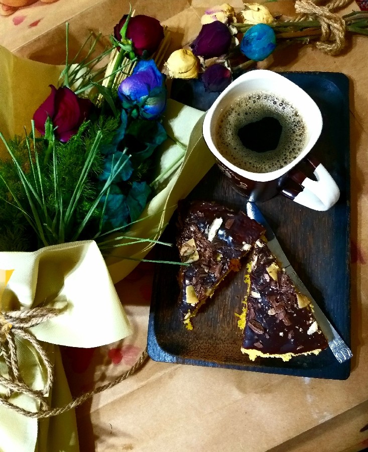 قهوه تلخ و کیک هویج با شکلات