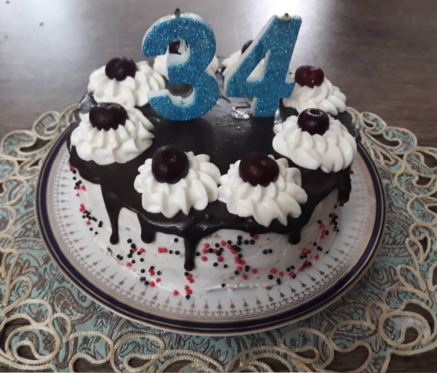 عکس کیک وانیلی با فیلینگ خامه و شکلات