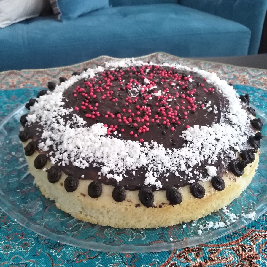 عکس کیک وانیلی با روکش شکلاتی 