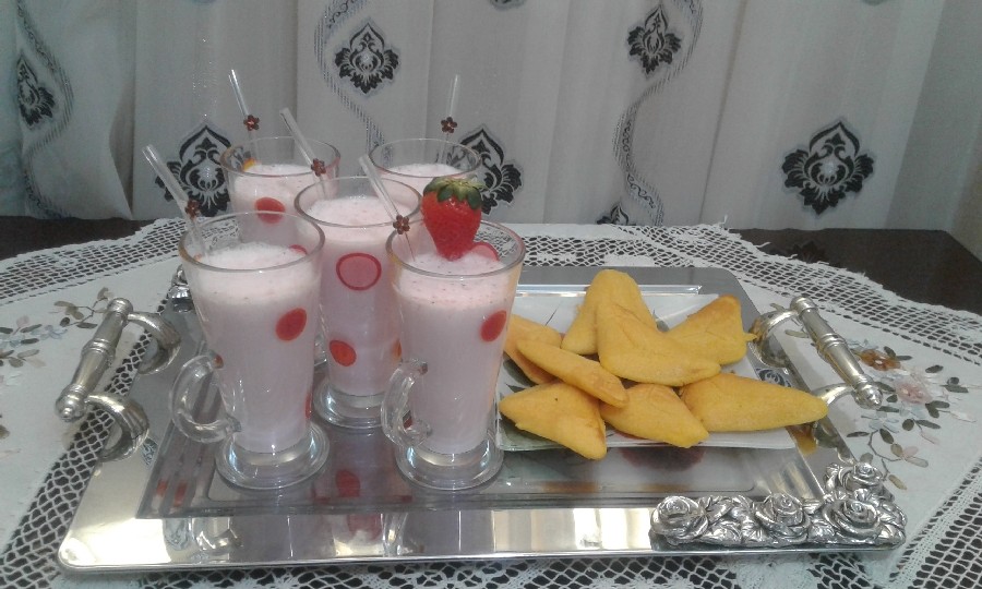 عکس شیر توت‌فرنگی با کوکی میکری 