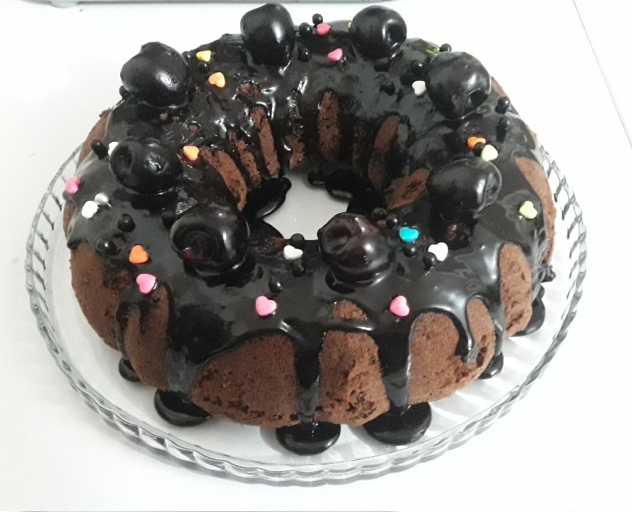 عکس کیک شکلاتی بدون روغن با سس قهوه
