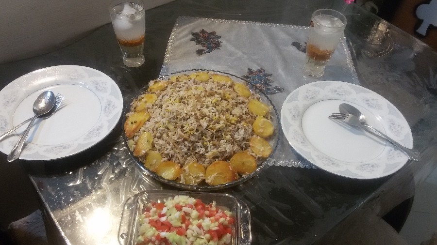 عکس عدس پلو و شربت خاک شیر