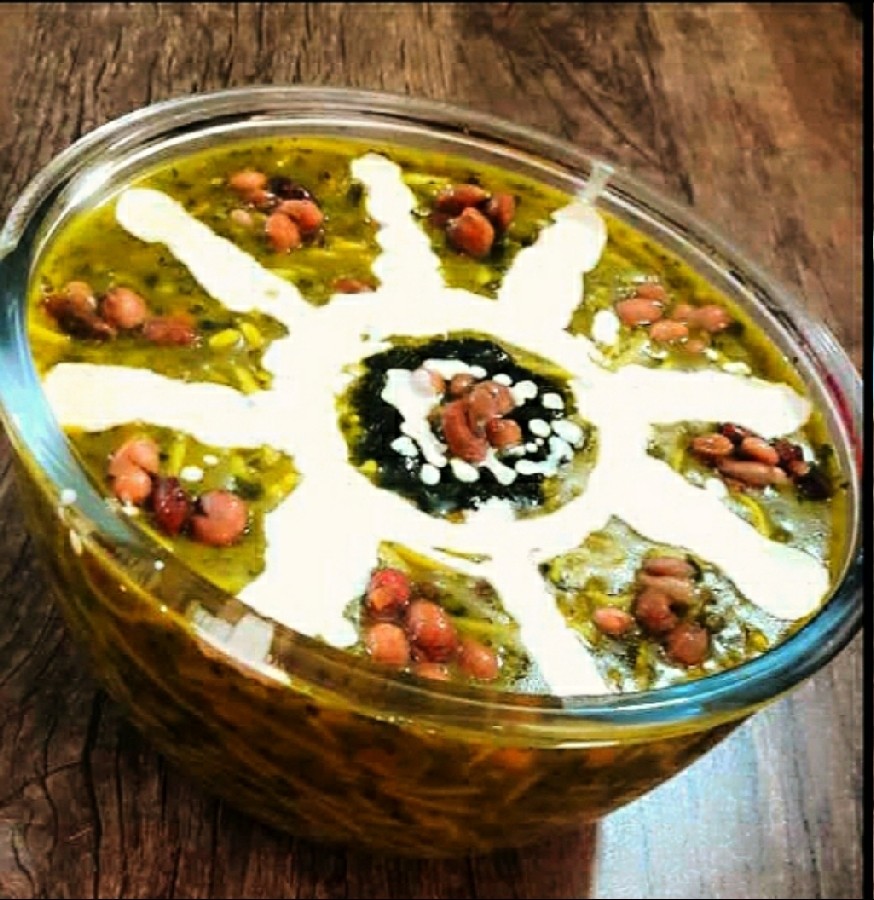 عکس آش رشته با تزیین عجله ای.
