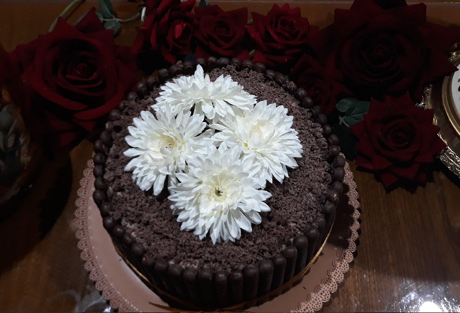 عکس کیک بشکل گلدون گل برای تولد زن داداش گلم 