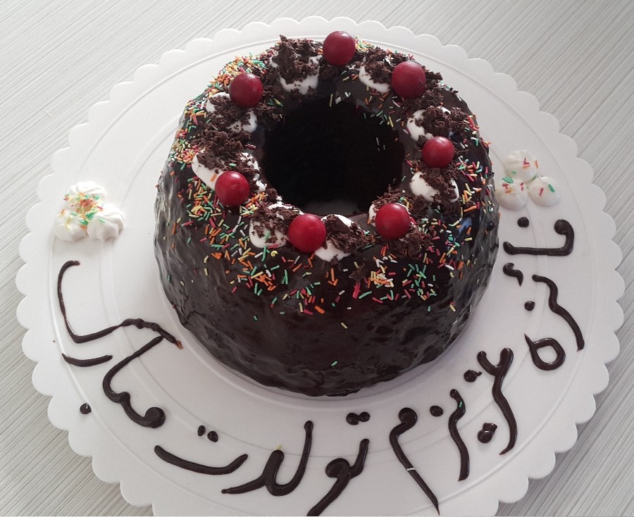 کیک تولد شکلاتی با روکش گاناش