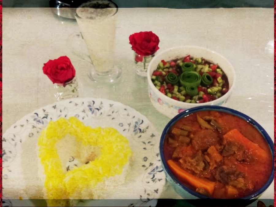 خورشت لوبیا سبز با گوشت و پلو زعفرانی و سالاد شیرازی و دوغ خونگی