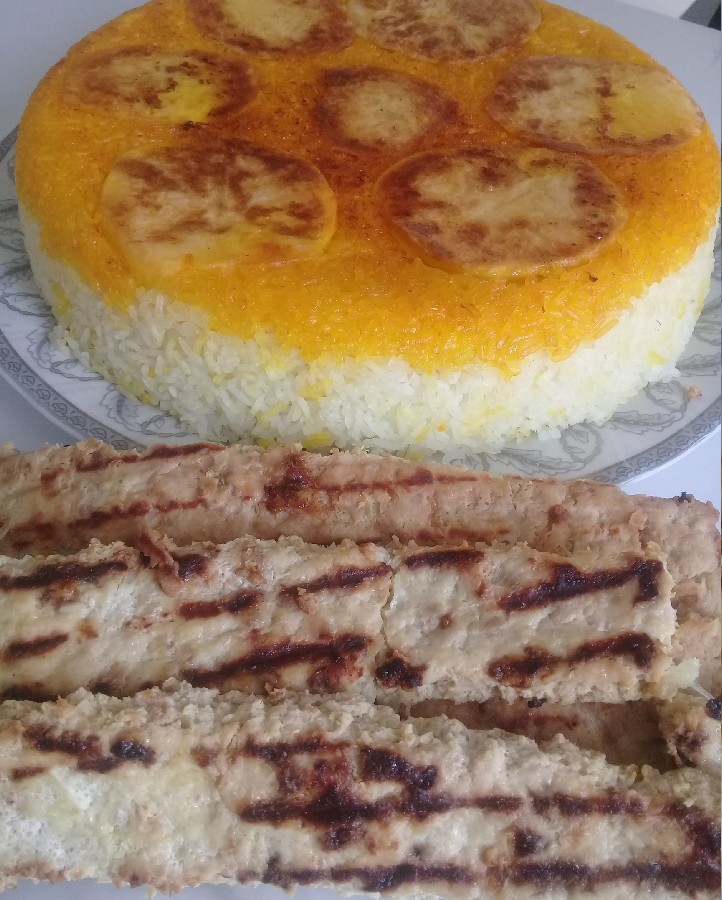 کباب مرغ کوبیده 
حلوای آرد گندم( آرد سفید)