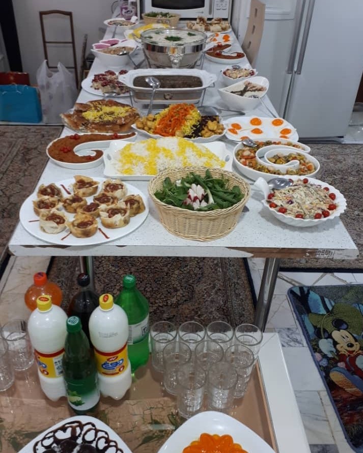 عکس اینم ی عکس قدیمی از میز ناهار دور همی با عزیزان