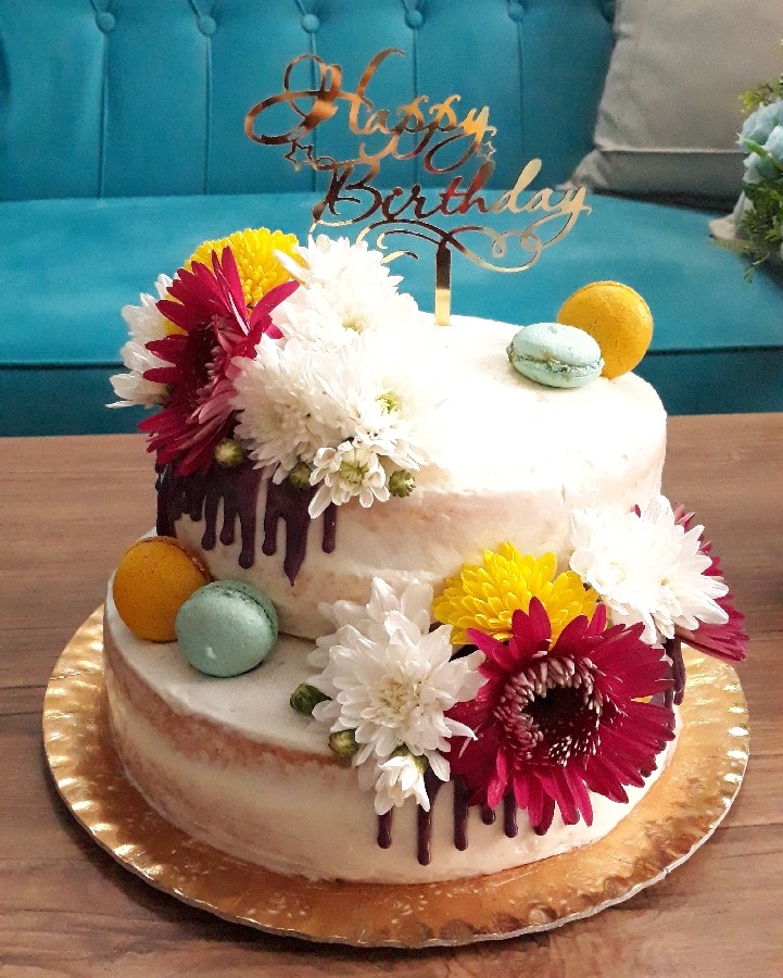 عکس کیک تولد با گلای خوشگل♡♡