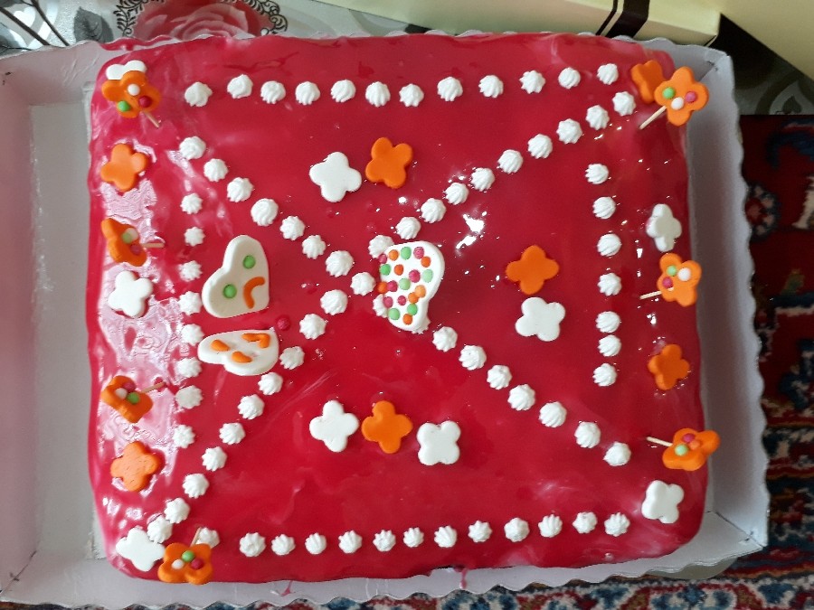 کیک با تزئین روکش براق و فوندانت برای دورهمی خانواده خودم و همسر جان 