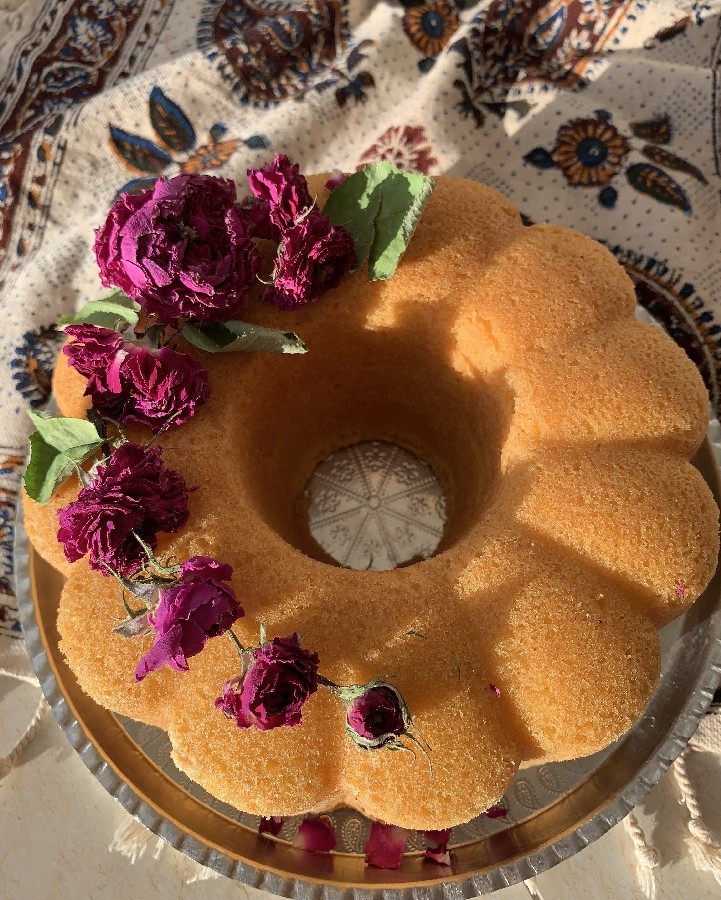 عکس کیک گلاب و زعفران