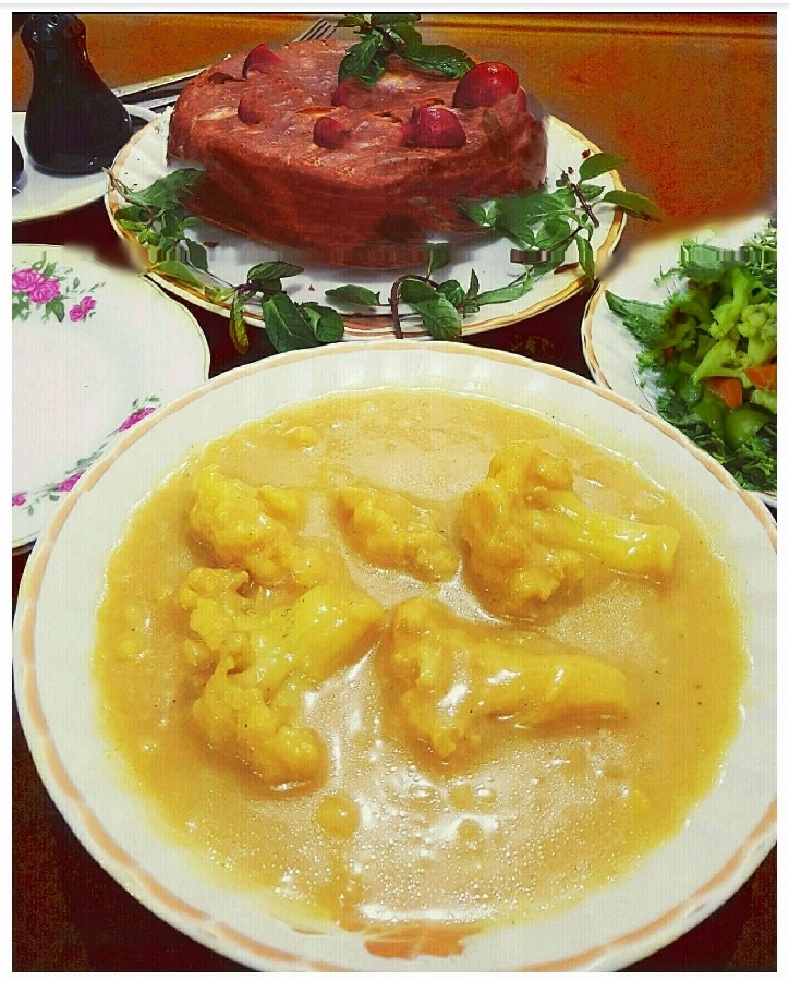 عکس خوراک گل کلم و کیک گوشت(ناهار)