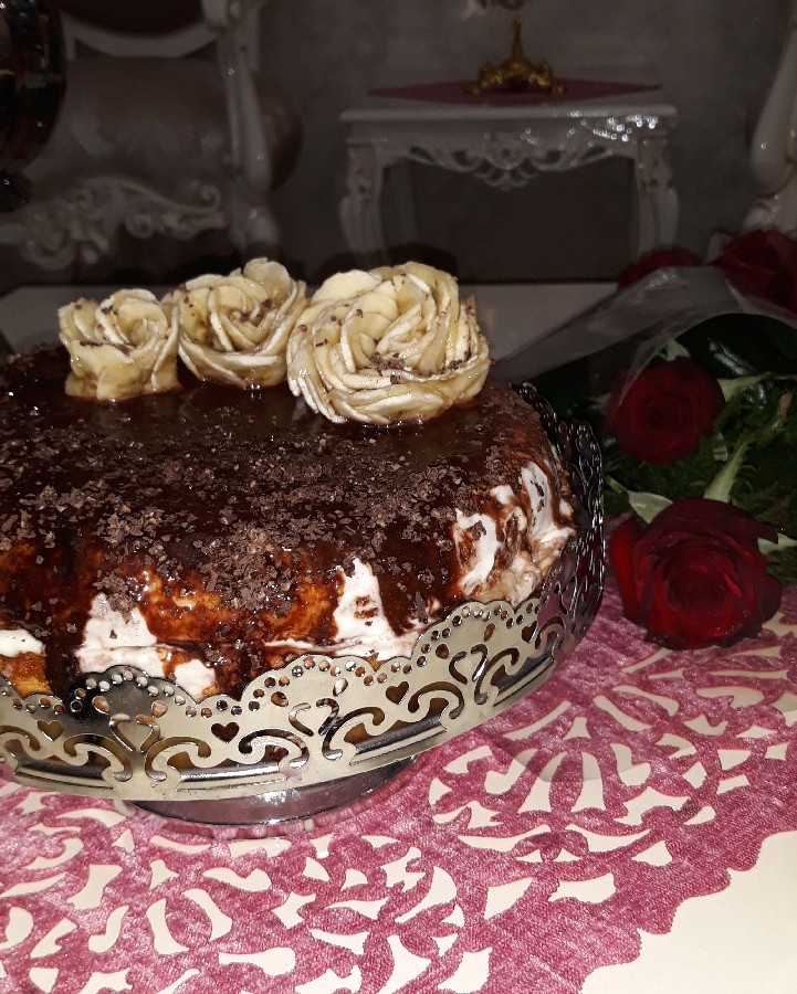 عکس کیک اسفنجی با روکش شکلاتی?