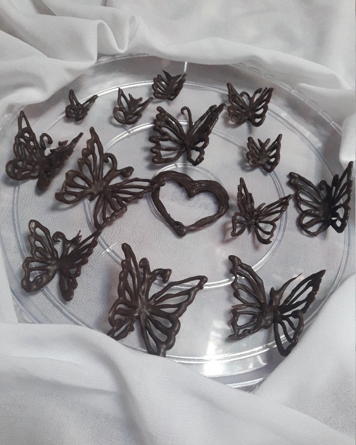 عکس آموزش پروانه با شکلات