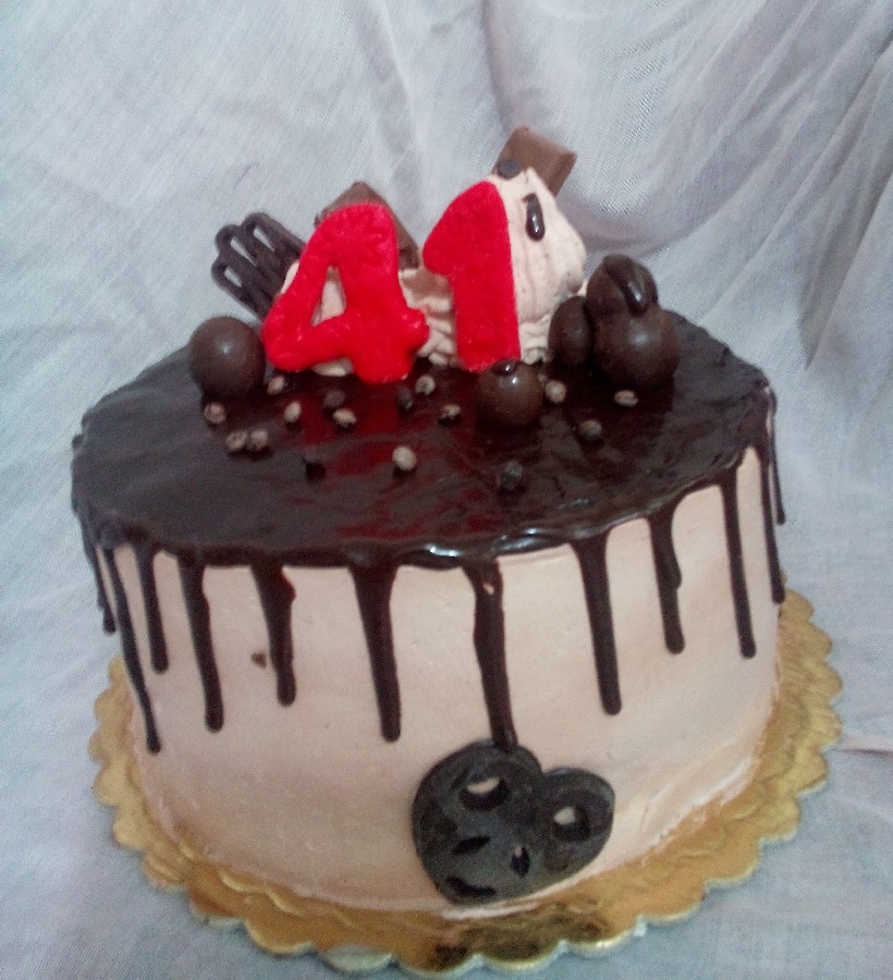 عکس کیک شکلاتی فیلینگ موز و شکلات 