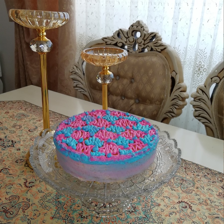 کیک اسفنجی با فیلینگ موز و گردو