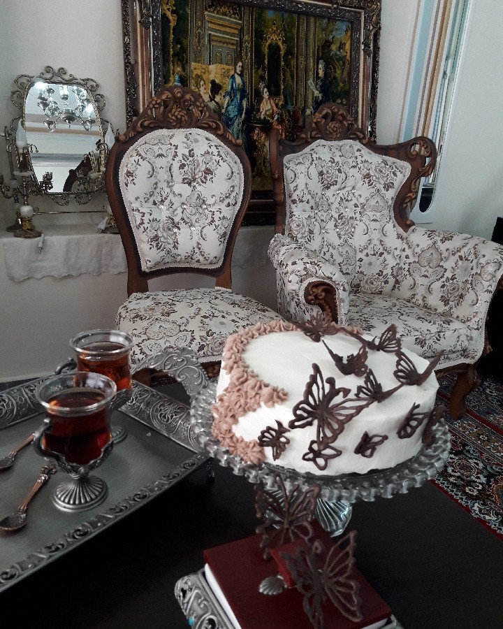 عکس کیک با تزیین پروانه شکلاتی