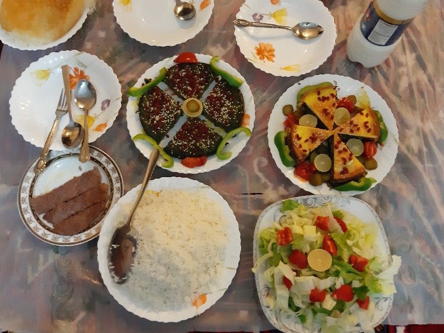 یه شام ساده کنار شوهر جان و پسری?
