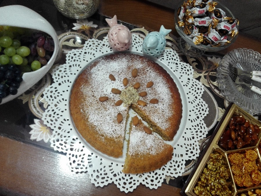 عکس کیک شیره انگور با بادام