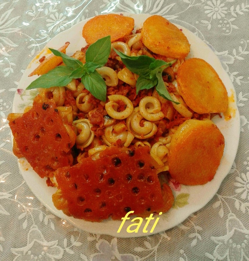 اسپاگتی با عطر ریحان 