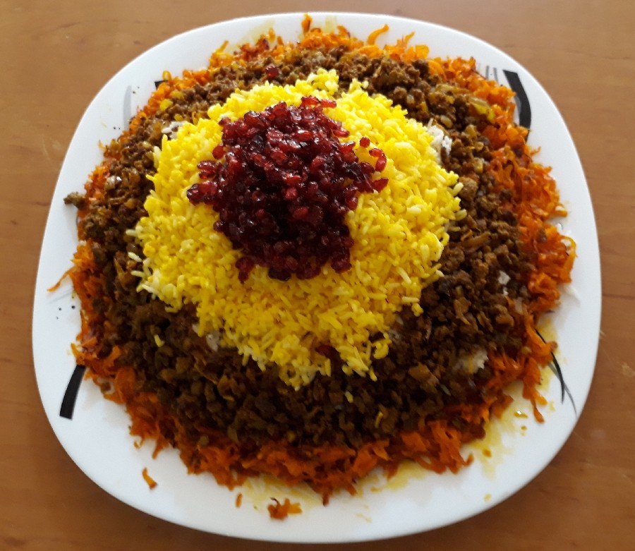 هویج پلو با گوشه چرخ کرده وسالاد شیرازی ساده