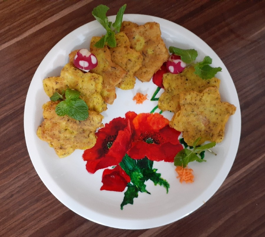 عکس کتلت جان (کوکو سیب زمینی پخته) همراه با مایا