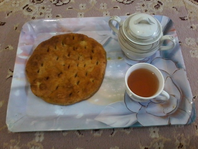 عکس نان روغنی صبحانه با چای