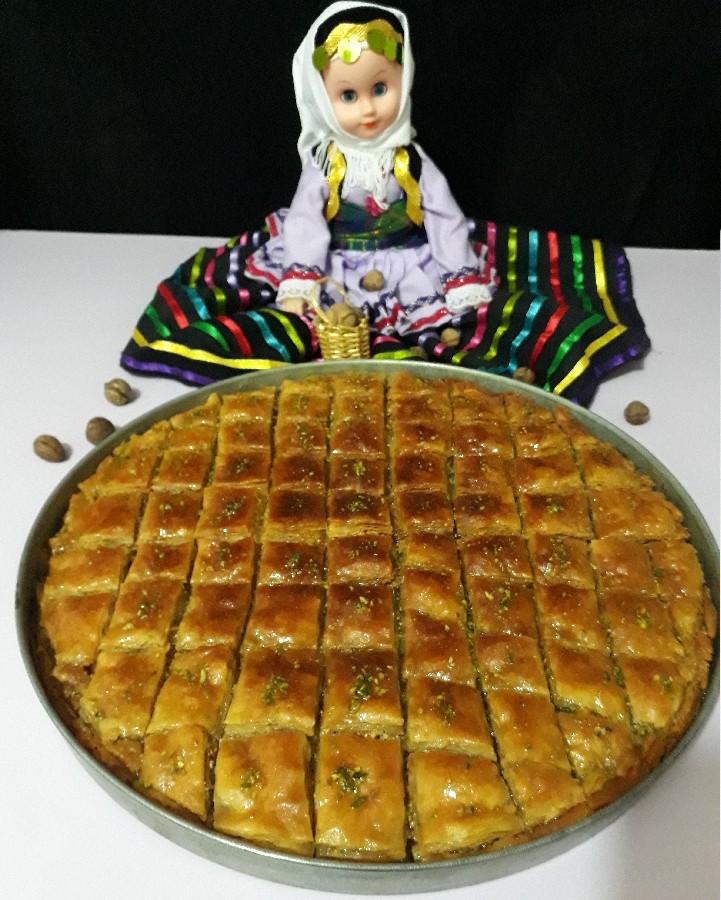 عکس برای مهمونی امروز باقلوا برای خواهرهای گلم جاتون سبز??????