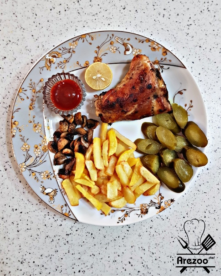 مرغ و سیب زمینی سرخ کرده