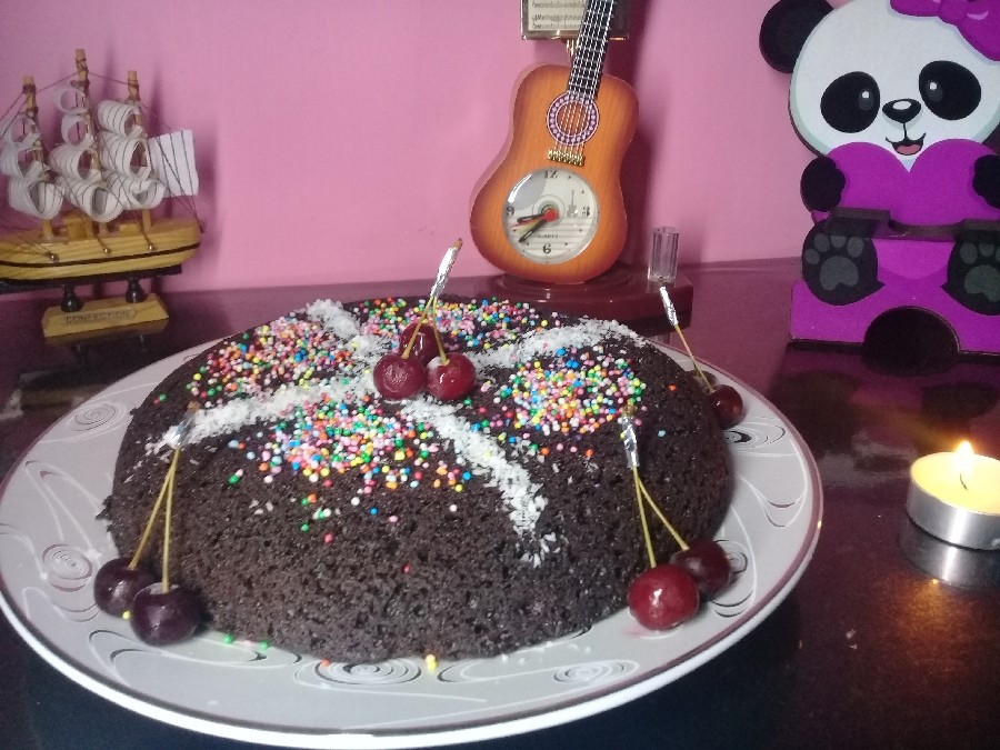 عکس کیک شکلاتی بدون فر و همزن در تابه