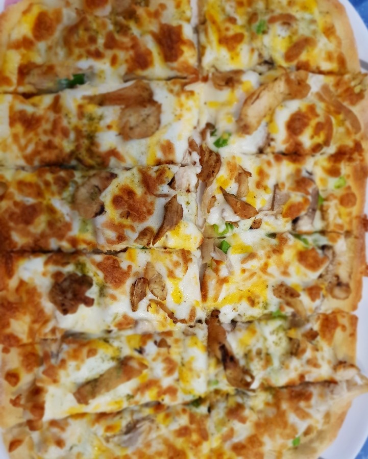 عکس پیتزا مرغ و قارچ و پیتزا قارچ و پنیر