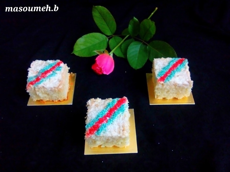 عکس کیک وانیلی با روکش نارگیلی 