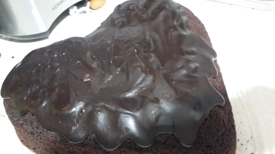 عکس اینم کیک شکلاتی با روکش گاناش