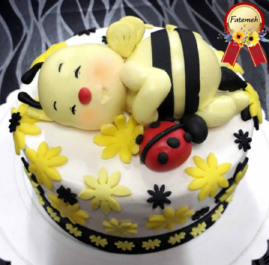 عکس کیک فوندانت زنبوری