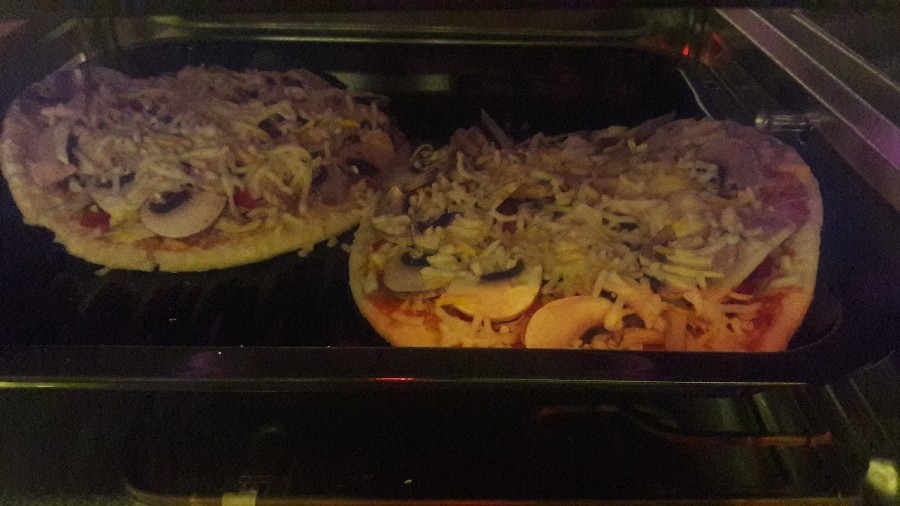 عکس پیتزا و سیبزمینی شکم پر