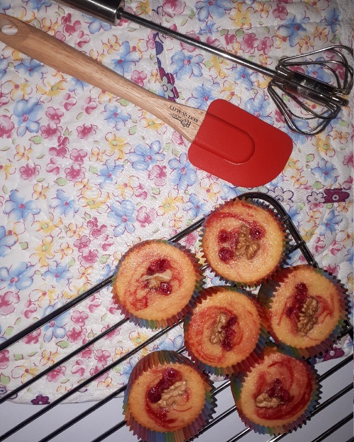 کاپ کیک آناناس-توت فرنگی