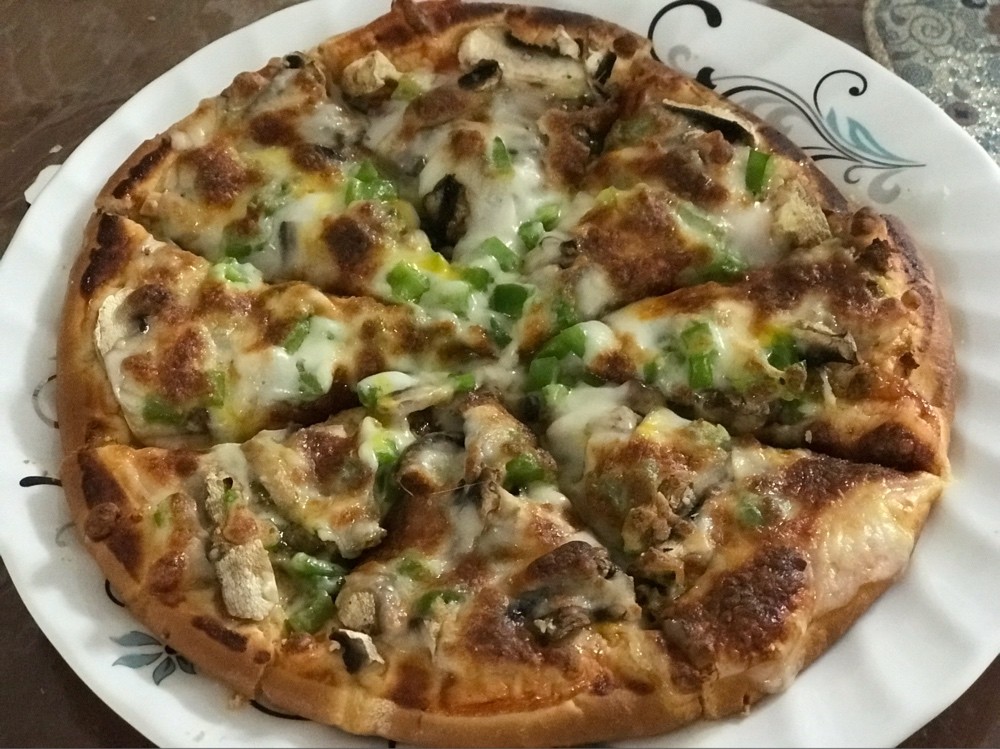 عکس پيتزا قارچ و گوشت