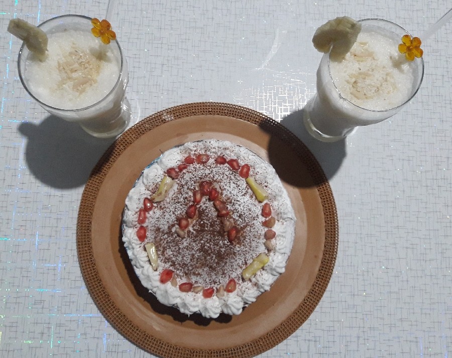 عکس کیک اسفنجی و شیر موز