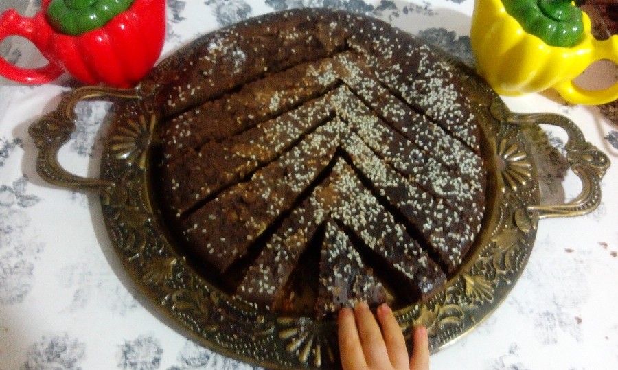 عکس کیک شکلاتی شیره انگور عجله ای