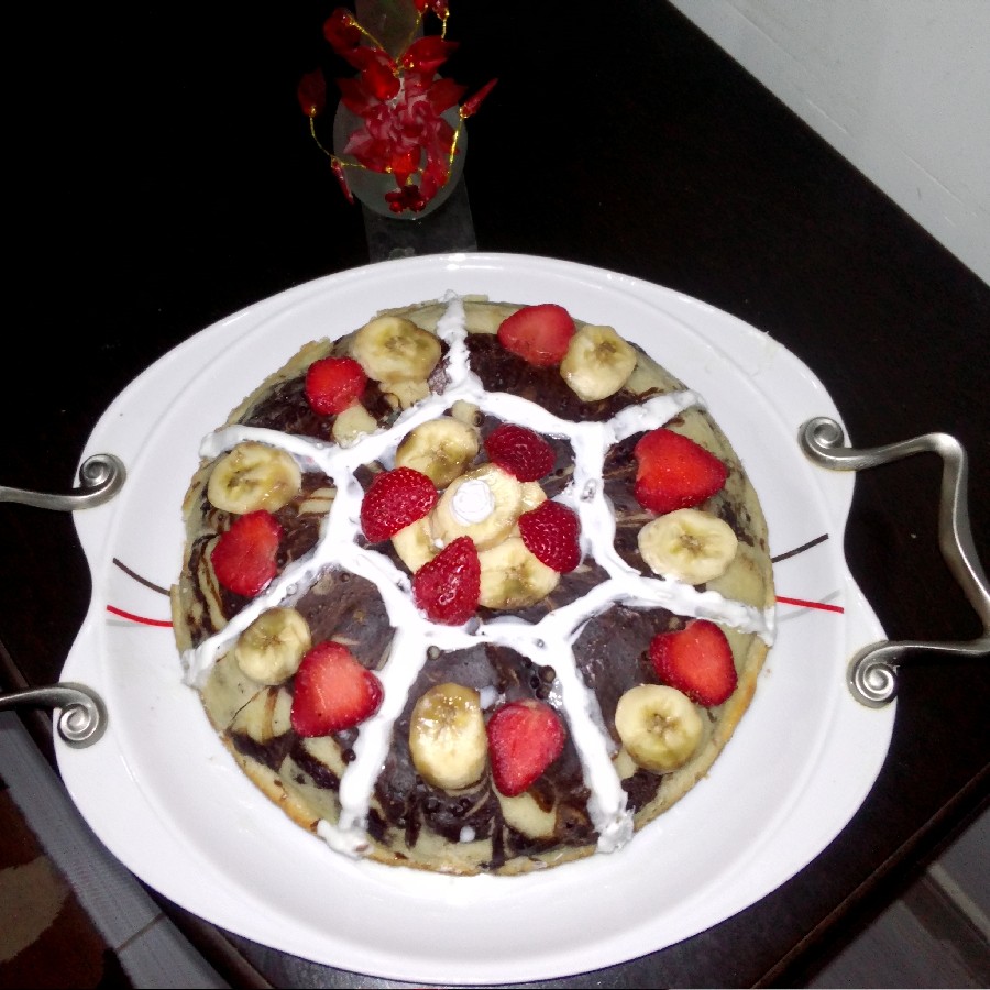 زبرا کیک باتزئین میوه و خامه