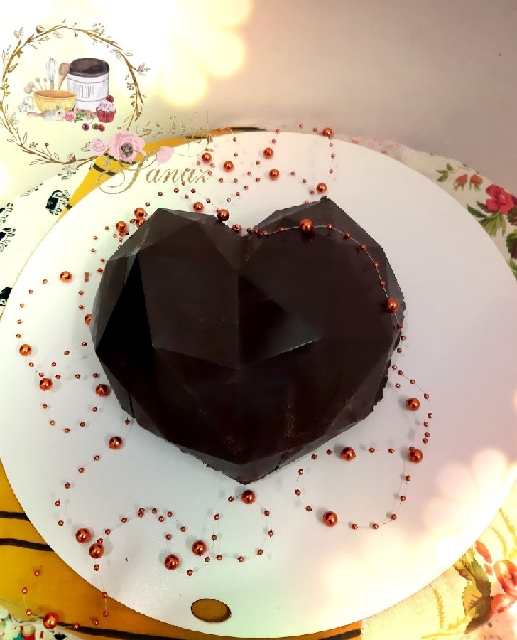 کیک قلب سوپرایز با فلینگ موزو گردو و شکلات ??

سفارشی #