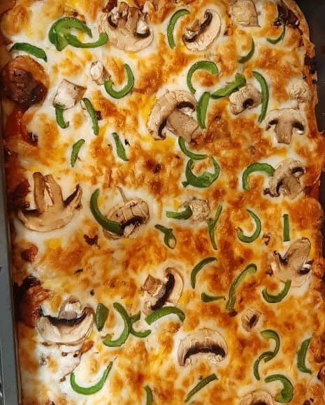 عکس پیتزا با خمیر پیتزای پاپیون