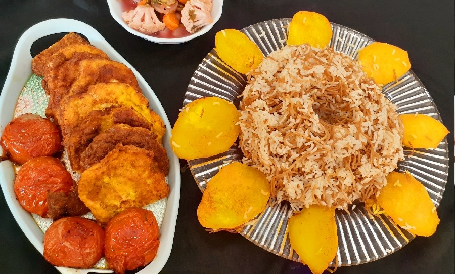 عکس رشته پلو با شنیسل مرغ
