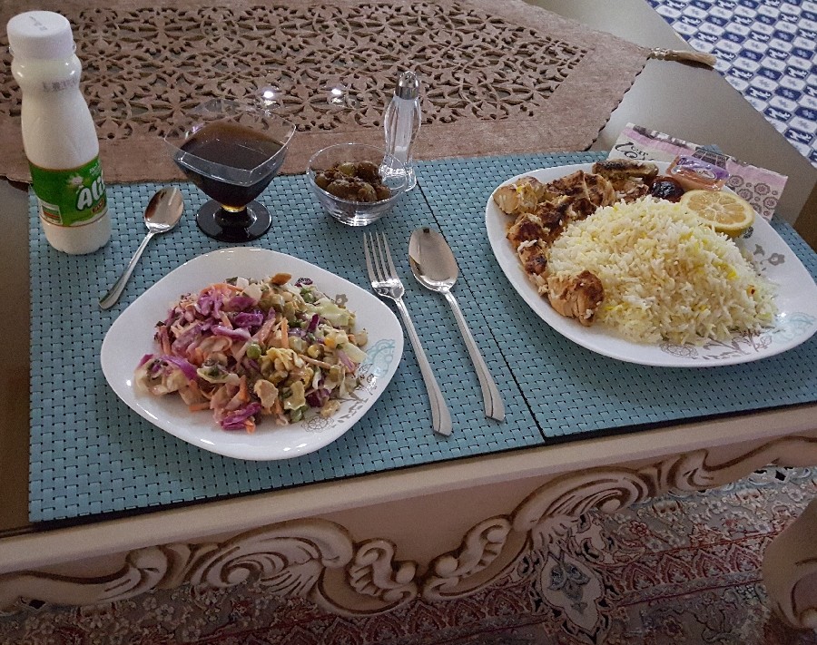 عکس ناهار روزجمعه من جوجه کباب،سالاد،ژله